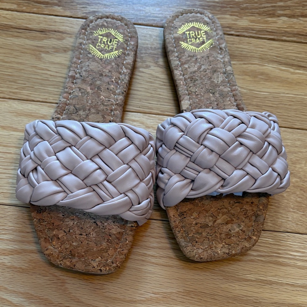 True Craft Women's Woven Sandals - Tan